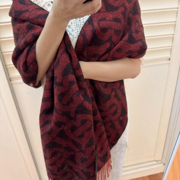 repliche,replica,perfette,siti di,affidabili,migliori siti,dove comprare,1:1,scarpe da ginnastica Sciarpa in cashmere pettinato jacquard della collezione classica TB di Burberry (5VZ1O)
