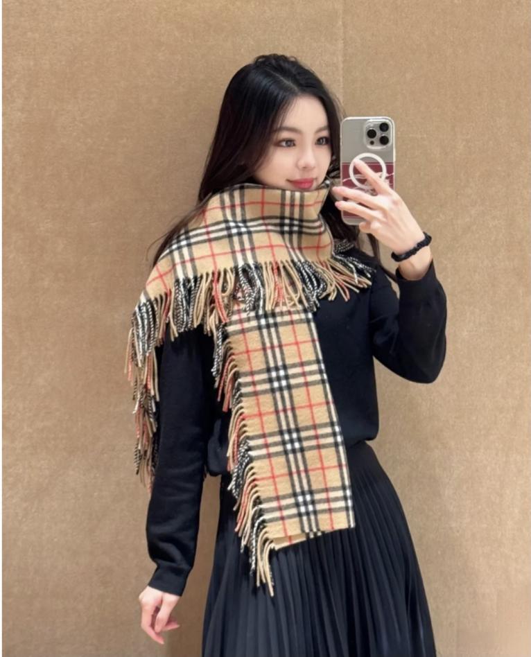 repliche,replica,perfette,siti di,affidabili,migliori siti,dove comprare,1:1,scarpe da ginnastica Sciarpa Burberry Centipede di alta qualità (UIU9J) repliche,replica,perfette,siti di,affidabili,migliori siti,dove comprare,1:1,scarpe da ginnastica Sciarpa Burberry Centipede di alta qualità (UIU9J)