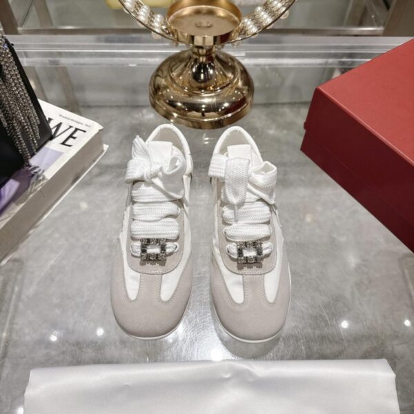 Scarpe casual in pelle scamosciata Roger Vivier autunno/inverno di alta qualità, scarpe casual con fibbia a diamante, scarpe da ginnastica tedesche con piccola fibbia quadrata (8EBL9)