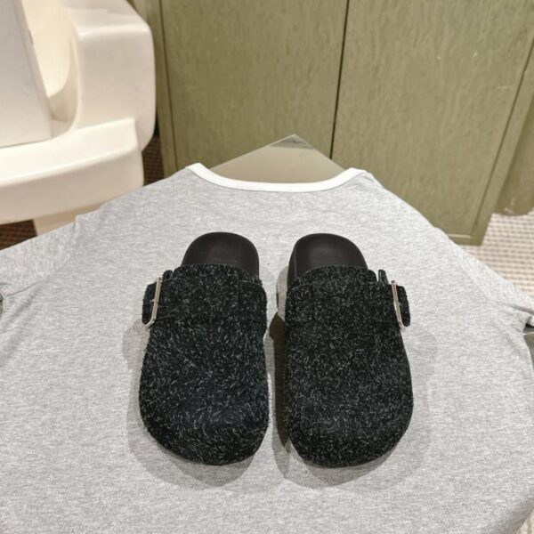 repliche,replica,perfette,siti di,affidabili,migliori siti,dove comprare,1:1,scarpe da ginnastica L’ultima serie cool in stile britannico di LOEWE, le pantofole Mule con sincronizzazione al bancone, sono arrivate di recente (WM).