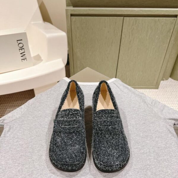 repliche,replica,perfette,siti di,affidabili,migliori siti,dove comprare,1:1,scarpe da ginnastica Le ultime pantofole in stile britannico di LOEWE con sincronizzazione automatica (COYWR)