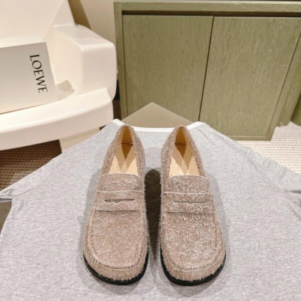 repliche,replica,perfette,siti di,affidabili,migliori siti,dove comprare,1:1,scarpe da ginnastica Le ultime pantofole con sincronizzazione del contatore della serie cool in stile britannico di LOEWE (TT9R2)