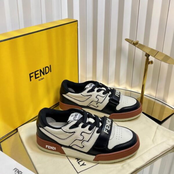 repliche,replica,perfette,siti di,affidabili,migliori siti,dove comprare,1:1,scarpe da ginnastica Fendi abbina le ultime scarpe casual e sportive (324T8)
