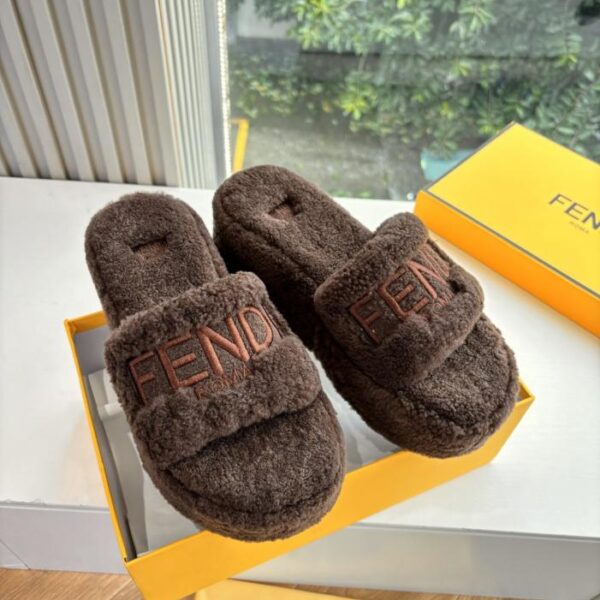 repliche,replica,perfette,siti di,affidabili,migliori siti,dove comprare,1:1,scarpe da ginnastica Pantofole in pelliccia Fendi G187 versione top (IASFU)