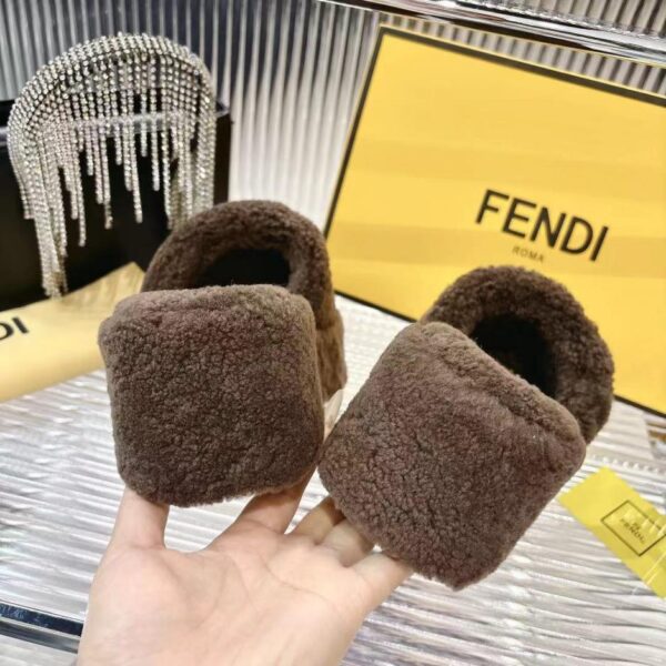 repliche,replica,perfette,siti di,affidabili,migliori siti,dove comprare,1:1,scarpe da ginnastica Pantofole di pelliccia Fendi (7 GENNAIO)