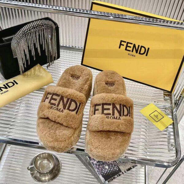 repliche,replica,perfette,siti di,affidabili,migliori siti,dove comprare,1:1,scarpe da ginnastica Nuove pantofole di pelliccia Fendi (DXJIS)
