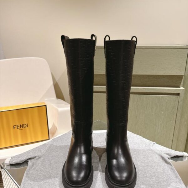 repliche,replica,perfette,siti di,affidabili,migliori siti,dove comprare,1:1,scarpe da ginnastica Stivali da passerella Fendi di alta gamma (2CWR7)