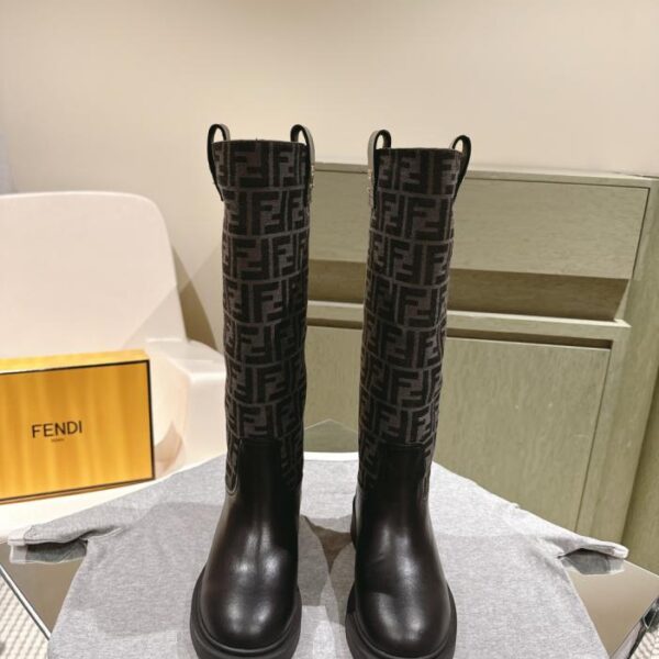 repliche,replica,perfette,siti di,affidabili,migliori siti,dove comprare,1:1,scarpe da ginnastica Stivali da passerella Fendi di alta gamma (ISGE8)