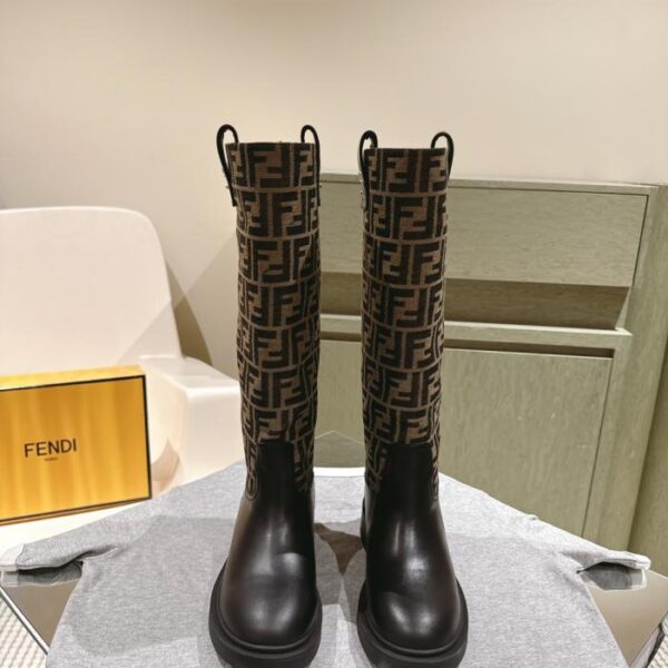 repliche,replica,perfette,siti di,affidabili,migliori siti,dove comprare,1:1,scarpe da ginnastica Stivali da passerella Fendi di alta gamma (MZY2E)
