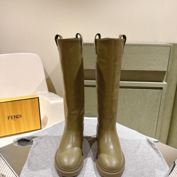 repliche,replica,perfette,siti di,affidabili,migliori siti,dove comprare,1:1,scarpe da ginnastica Stivali da passerella Fendi di alta gamma (SHIOT)