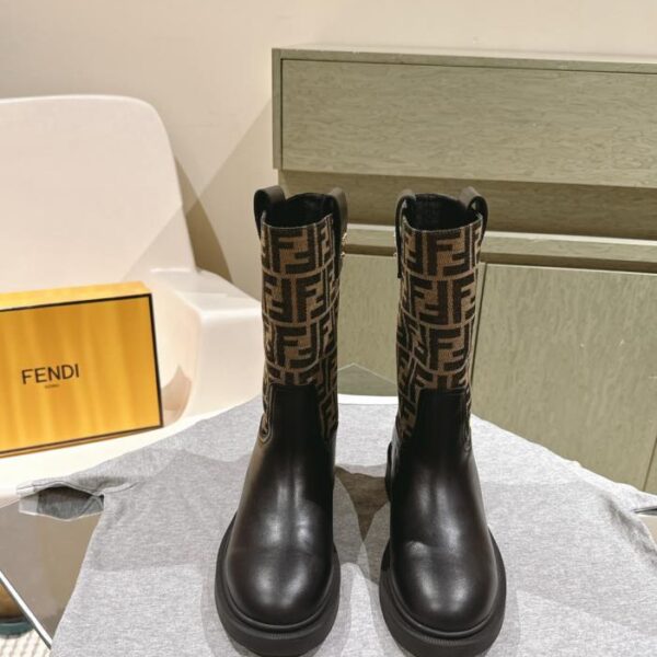 repliche,replica,perfette,siti di,affidabili,migliori siti,dove comprare,1:1,scarpe da ginnastica Stivali da passerella Fendi di alta gamma (TPOGM)