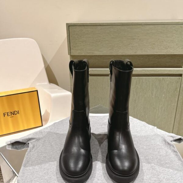 repliche,replica,perfette,siti di,affidabili,migliori siti,dove comprare,1:1,scarpe da ginnastica Stivali da passerella Fendi di alta gamma (UU4LI)