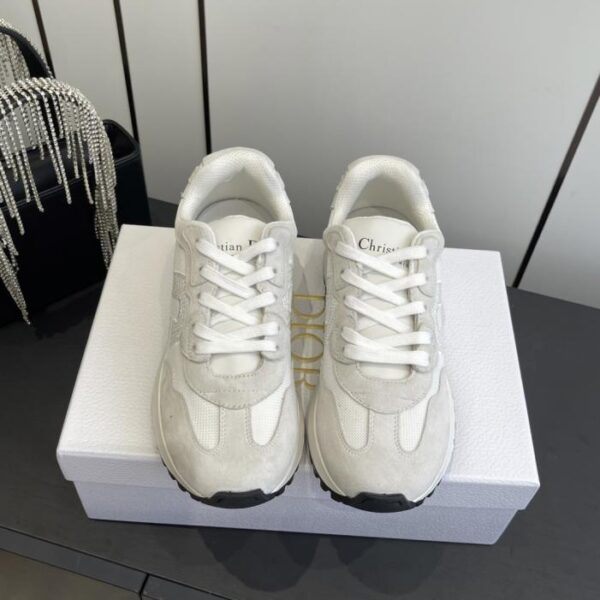 L'ultimo modello di passerella di Dior, le scarpe casual da coppia Forrest Gump (HPBND)