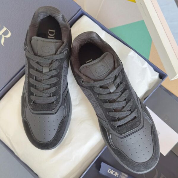Sneakers basse di alta gamma nelle ultime colorazioni, la serie Dior B27, con stampe e modelli da coppia (M8T).