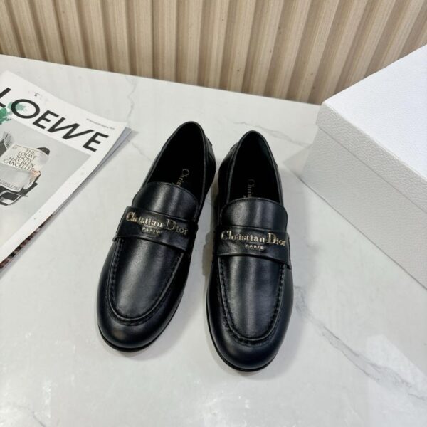 repliche,replica,perfette,siti di,affidabili,migliori siti,dove comprare,1:1,scarpe da ginnastica Gli ultimi mocassini piatti con fibbia a forma di lettera di Dior (FLG3Y)