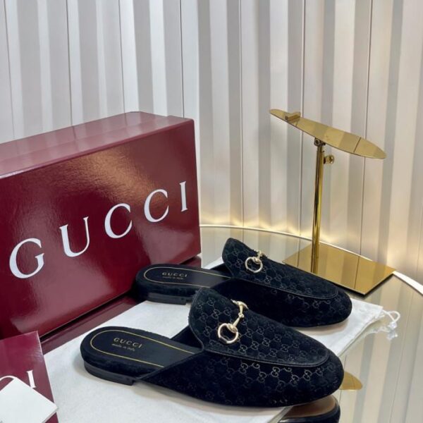 Mezze pantofole da donna serie Gucci Jordaan (9B5GA)