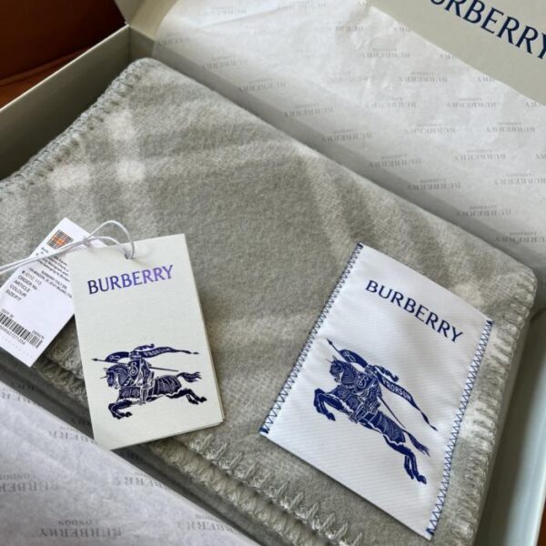 repliche,replica,perfette,siti di,affidabili,migliori siti,dove comprare,1:1,scarpe da ginnastica Ultima versione della sciarpa Burberry in lana selezionata al 100%, adatta per uomo e donna (OY24P)