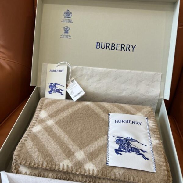 repliche,replica,perfette,siti di,affidabili,migliori siti,dove comprare,1:1,scarpe da ginnastica Ultima versione della sciarpa Burberry in lana selezionata al 100%, adatta per uomo e donna (Z03DY)