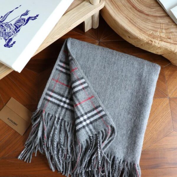 repliche,replica,perfette,siti di,affidabili,migliori siti,dove comprare,1:1,scarpe da ginnastica Burberry B piccola mantella da combattimento 100% puro cashmere (Z2H69)