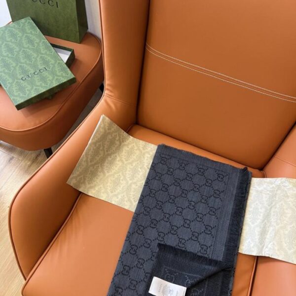 repliche,replica,perfette,siti di,affidabili,migliori siti,dove comprare,1:1,scarpe da ginnastica Sciarpa scialle Gucci in jacquard double-face 100% lana (Q53PB)