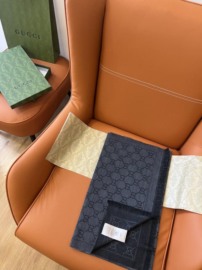 repliche,replica,perfette,siti di,affidabili,migliori siti,dove comprare,1:1,scarpe da ginnastica Sciarpa scialle Gucci in jacquard double-face 100% lana (Q53PB) repliche,replica,perfette,siti di,affidabili,migliori siti,dove comprare,1:1,scarpe da ginnastica Sciarpa scialle Gucci in jacquard double-face 100% lana (Q53PB)