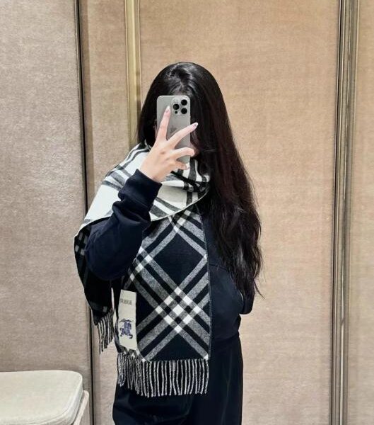 repliche,replica,perfette,siti di,affidabili,migliori siti,dove comprare,1:1,scarpe da ginnastica Burberry Logo B con nappe 100% cashmere unisex (CCJMN)
