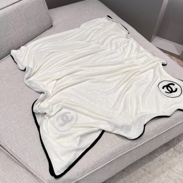 repliche,replica,perfette,siti di,affidabili,migliori siti,dove comprare,1:1,scarpe da ginnastica Versione alta della sciarpa super classica Chanel in seta e cashmere (7ENTB)