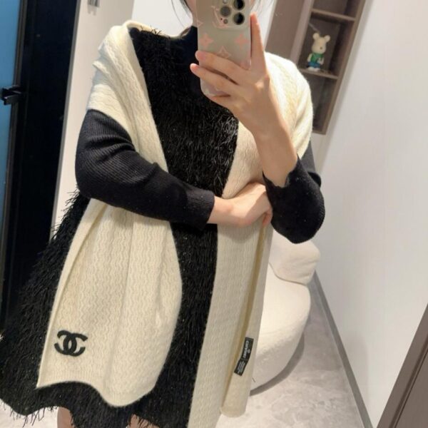 repliche,replica,perfette,siti di,affidabili,migliori siti,dove comprare,1:1,scarpe da ginnastica Sciarpa lunga in maglia di cashmere con ricamo 24b della collezione autunno e inverno di Chanel (A9GI6)