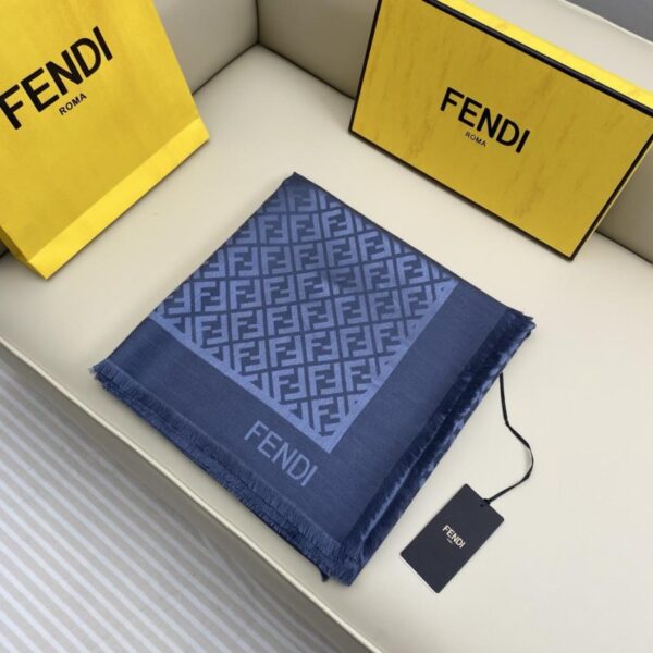 repliche,replica,perfette,siti di,affidabili,migliori siti,dove comprare,1:1,scarpe da ginnastica Fendi 【Sciarpa scialle in seta jacquard con lettera FF (5IWHB)