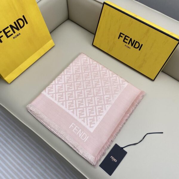 repliche,replica,perfette,siti di,affidabili,migliori siti,dove comprare,1:1,scarpe da ginnastica Fendi 【Sciarpa scialle in seta jacquard con lettere FF (YA9EZ)