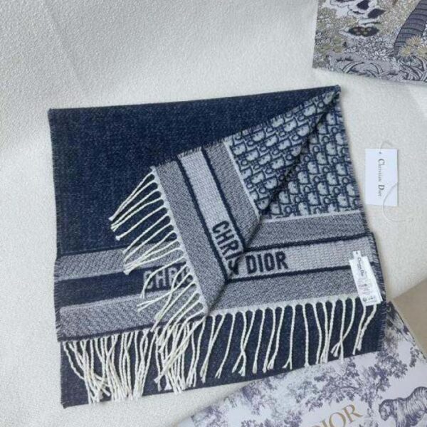 Sciarpa in cashmere double face con lettera CD (HVG0D)