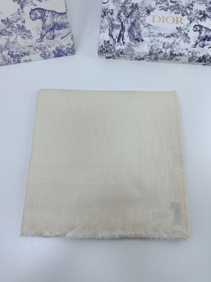 repliche,replica,perfette,siti di,affidabili,migliori siti,dove comprare,1:1,scarpe da ginnastica L’ultimo prodotto da banco di Dior: una pratica ed elegante sciarpa quadrata in seta, lana e filo metallico (DEZE3) repliche,replica,perfette,siti di,affidabili,migliori siti,dove comprare,1:1,scarpe da ginnastica L’ultimo prodotto da banco di Dior: una pratica ed elegante sciarpa quadrata in seta, lana e filo metallico (DEZE3)
