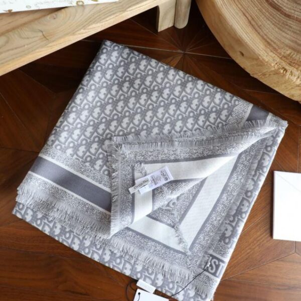 Sciarpa quadrata con bordo grigio Dior (XL6F2)