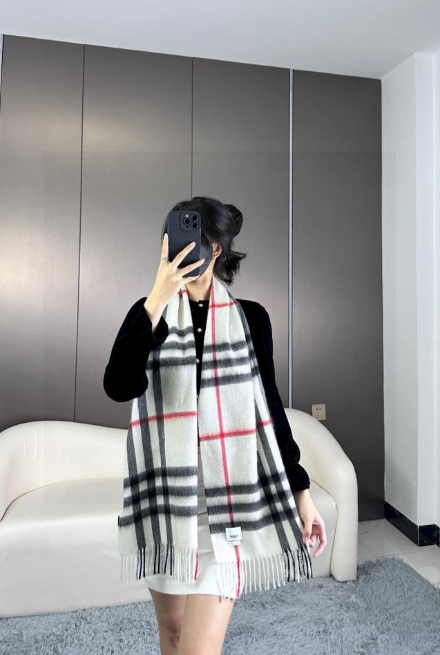 repliche,replica,perfette,siti di,affidabili,migliori siti,dove comprare,1:1,scarpe da ginnastica Sciarpa classica in cashmere a quadri Burberry Deep Water Ripple (3PMMI) repliche,replica,perfette,siti di,affidabili,migliori siti,dove comprare,1:1,scarpe da ginnastica Sciarpa classica in cashmere a quadri Burberry Deep Water Ripple (3PMMI)