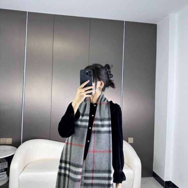 Sciarpa classica in cashmere a quadri Burberry Deep Water Ripple (LZJS6)