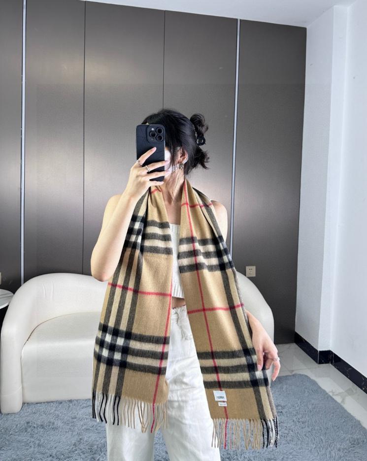 repliche,replica,perfette,siti di,affidabili,migliori siti,dove comprare,1:1,scarpe da ginnastica Sciarpa classica in cashmere a quadri Burberry Deep Water Ripple (6G6TF) repliche,replica,perfette,siti di,affidabili,migliori siti,dove comprare,1:1,scarpe da ginnastica Sciarpa classica in cashmere a quadri Burberry Deep Water Ripple (6G6TF)