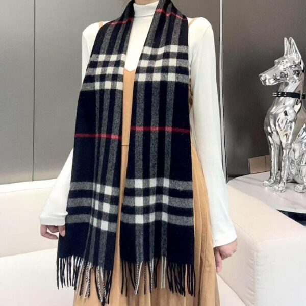 repliche,replica,perfette,siti di,affidabili,migliori siti,dove comprare,1:1,scarpe da ginnastica Sciarpa classica in cashmere a quadri Burberry Deep Water Ripple (OP7NM)