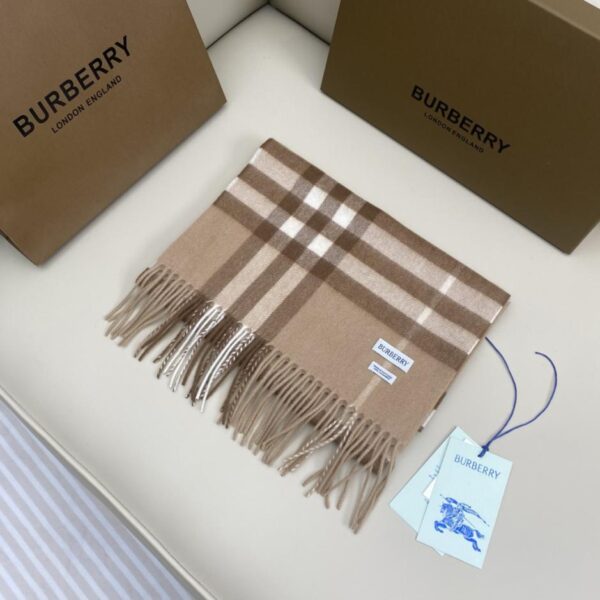 repliche,replica,perfette,siti di,affidabili,migliori siti,dove comprare,1:1,scarpe da ginnastica Sciarpa classica in cashmere a quadri Burberry (78UNG)