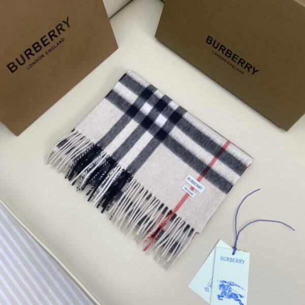 repliche,replica,perfette,siti di,affidabili,migliori siti,dove comprare,1:1,scarpe da ginnastica Sciarpa classica in cashmere a quadri Burberry (I04B8)