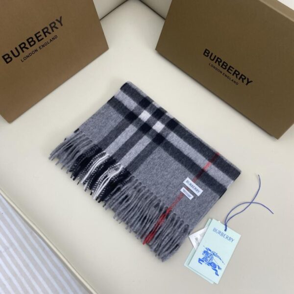 repliche,replica,perfette,siti di,affidabili,migliori siti,dove comprare,1:1,scarpe da ginnastica Sciarpa classica in cashmere a quadri Burberry (L9CG4)
