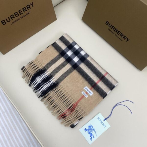 repliche,replica,perfette,siti di,affidabili,migliori siti,dove comprare,1:1,scarpe da ginnastica Sciarpa classica in cashmere a quadri Burberry (MEB70)