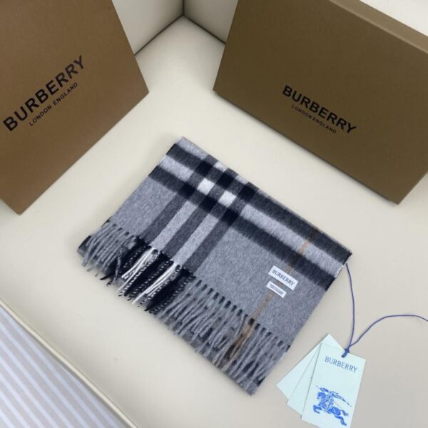 repliche,replica,perfette,siti di,affidabili,migliori siti,dove comprare,1:1,scarpe da ginnastica Sciarpa classica in cashmere a quadri Burberry (YX1UB)