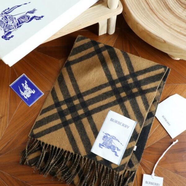 repliche,replica,perfette,siti di,affidabili,migliori siti,dove comprare,1:1,scarpe da ginnastica Sciarpa con logo B e frange Burberry, 100% cashmere, unisex (E6ODH)