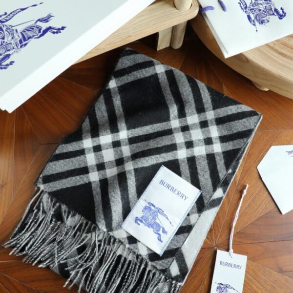 repliche,replica,perfette,siti di,affidabili,migliori siti,dove comprare,1:1,scarpe da ginnastica Sciarpa con logo B e frange Burberry, 100% cashmere, unisex (KYWGI)