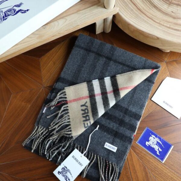 repliche,replica,perfette,siti di,affidabili,migliori siti,dove comprare,1:1,scarpe da ginnastica Sciarpa in cashmere color block double-face di Burberry (E4QEX)