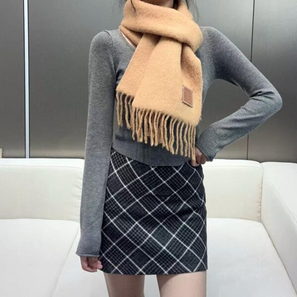 repliche,replica,perfette,siti di,affidabili,migliori siti,dove comprare,1:1,scarpe da ginnastica La nuova sciarpa in mohair di Loewe (4Y81E)