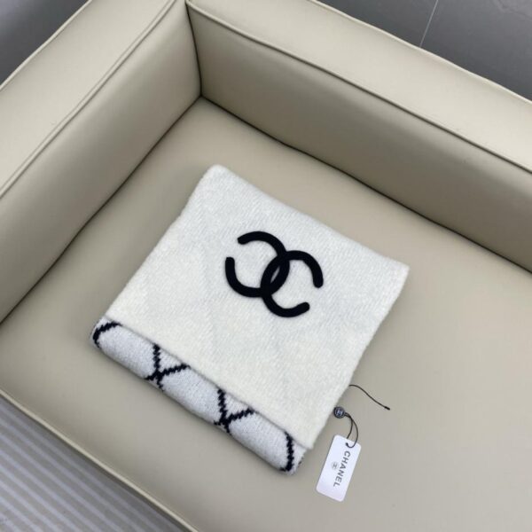 repliche,replica,perfette,siti di,affidabili,migliori siti,dove comprare,1:1,scarpe da ginnastica CHANEL “Doppia C tridimensionale” sciarpa in cashmere lavorato a maglia double-face con motivo classico a rombi (I7N2A)