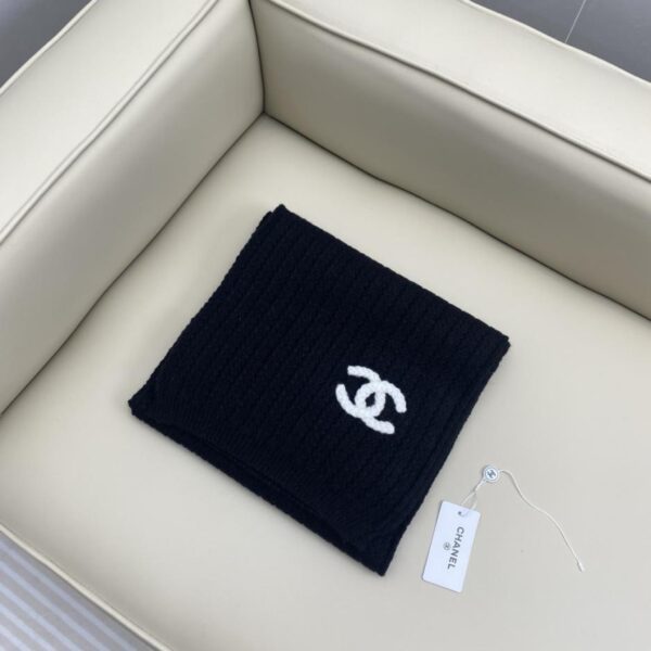 repliche,replica,perfette,siti di,affidabili,migliori siti,dove comprare,1:1,scarpe da ginnastica Sciarpa CHANEL in maglia di cashmere con motivo a righe verticali classiche e doppia C (6ZPC5)