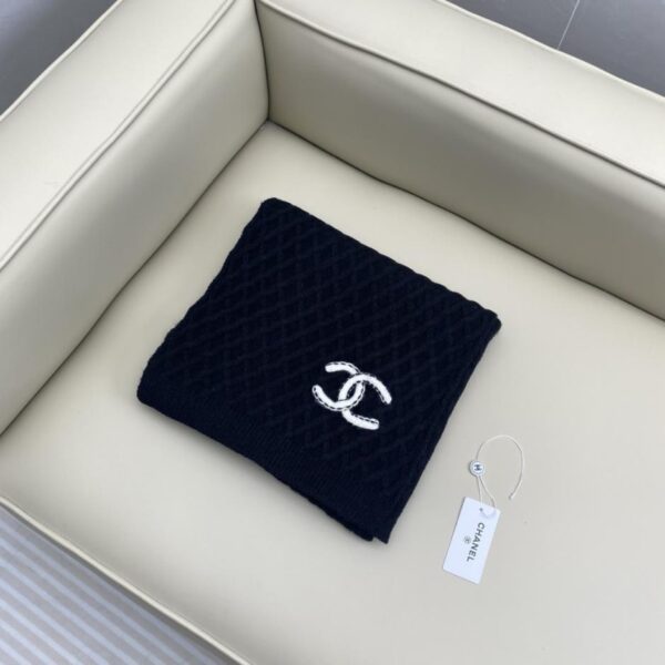 repliche,replica,perfette,siti di,affidabili,migliori siti,dove comprare,1:1,scarpe da ginnastica Sciarpa classica in cashmere lavorato a maglia con motivo a rombi CHANEL e doppia C (8Q6SF)
