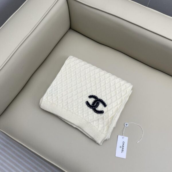repliche,replica,perfette,siti di,affidabili,migliori siti,dove comprare,1:1,scarpe da ginnastica CHANEL classico motivo a rombi con doppia C, nuova sciarpa classica in cashmere lavorato a maglia (QISAU)